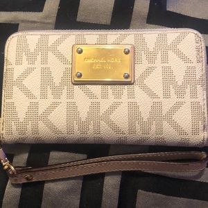 Michael kors wristlet